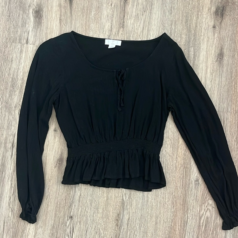 ivy + main top with ruffles on arms n waist